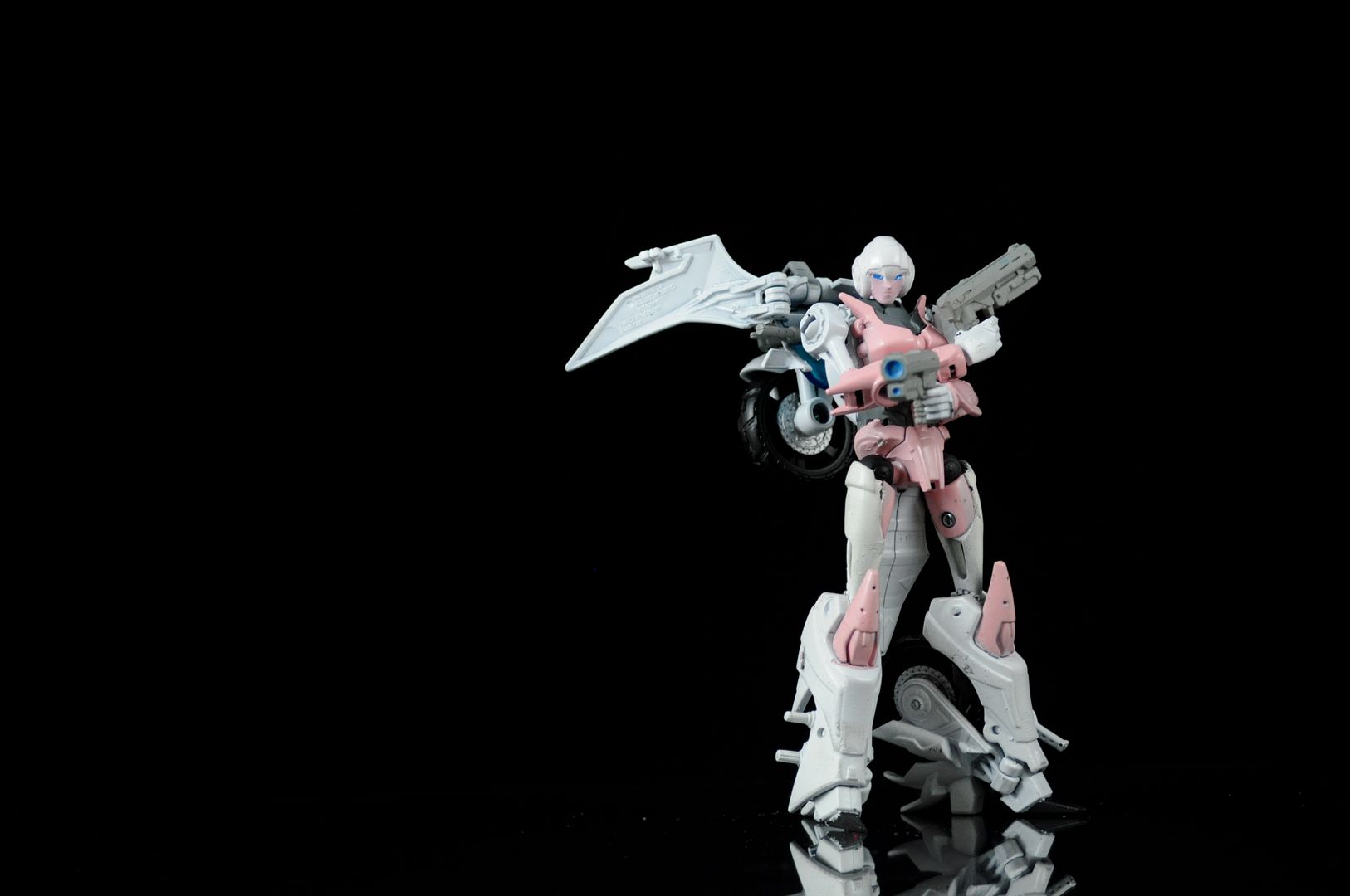 http://i558.photobucket.com/albums/ss23/transformerscustoms/ARCEE%20V2/ARCEEV211.jpg