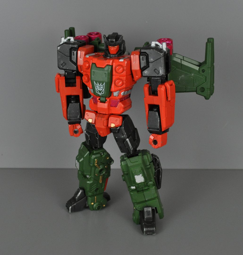 http://i558.photobucket.com/albums/ss23/transformerscustoms/FALL%202013/GEN%20SKYQUAKE/GENERATIONSKYQUAKE2_zps7632f1d6.jpg