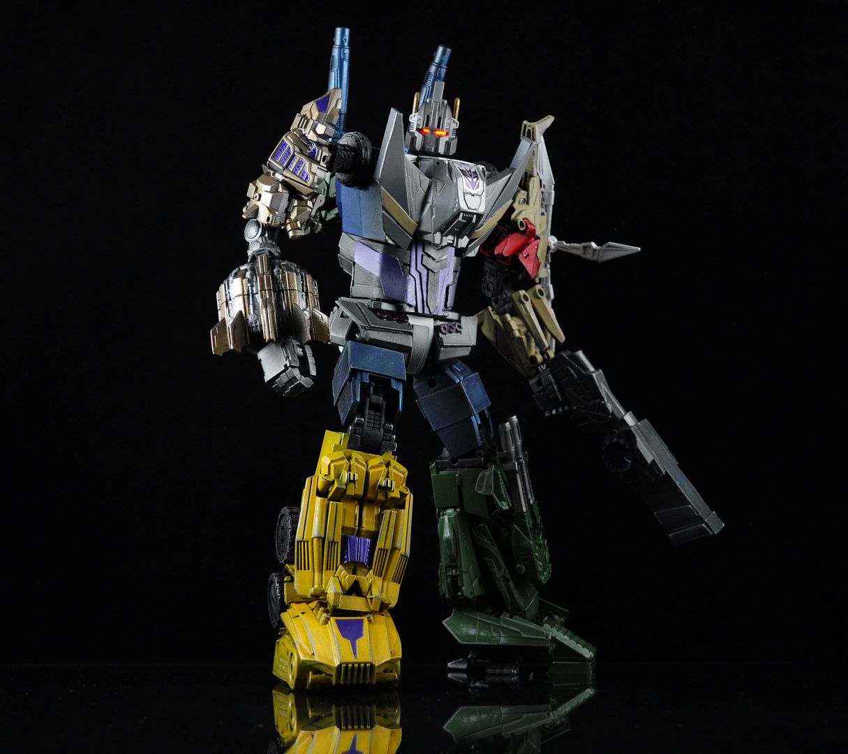 http://i558.photobucket.com/albums/ss23/transformerscustoms/FOC%20BRUTICUS/FOCBRUTICUS50.jpg