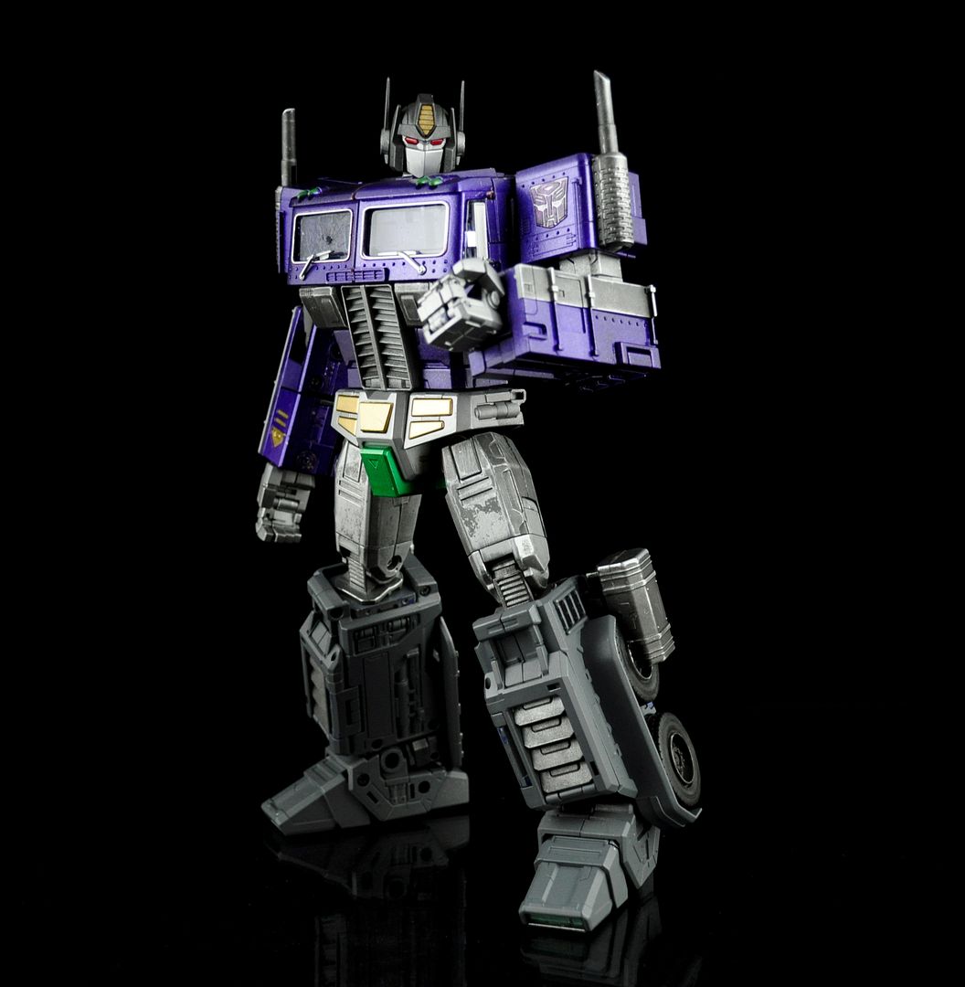 http://i558.photobucket.com/albums/ss23/transformerscustoms/SG%20MP-10%20PRIME/SGMP-10PRIME41.jpg