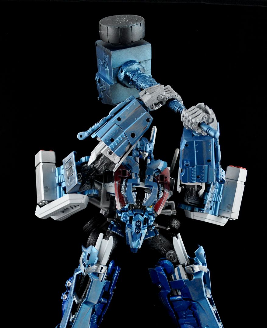 http://i558.photobucket.com/albums/ss23/transformerscustoms/ULTRA%20MAGUNUS%20MOVIE/uLTRAMAGUNUS31.jpg