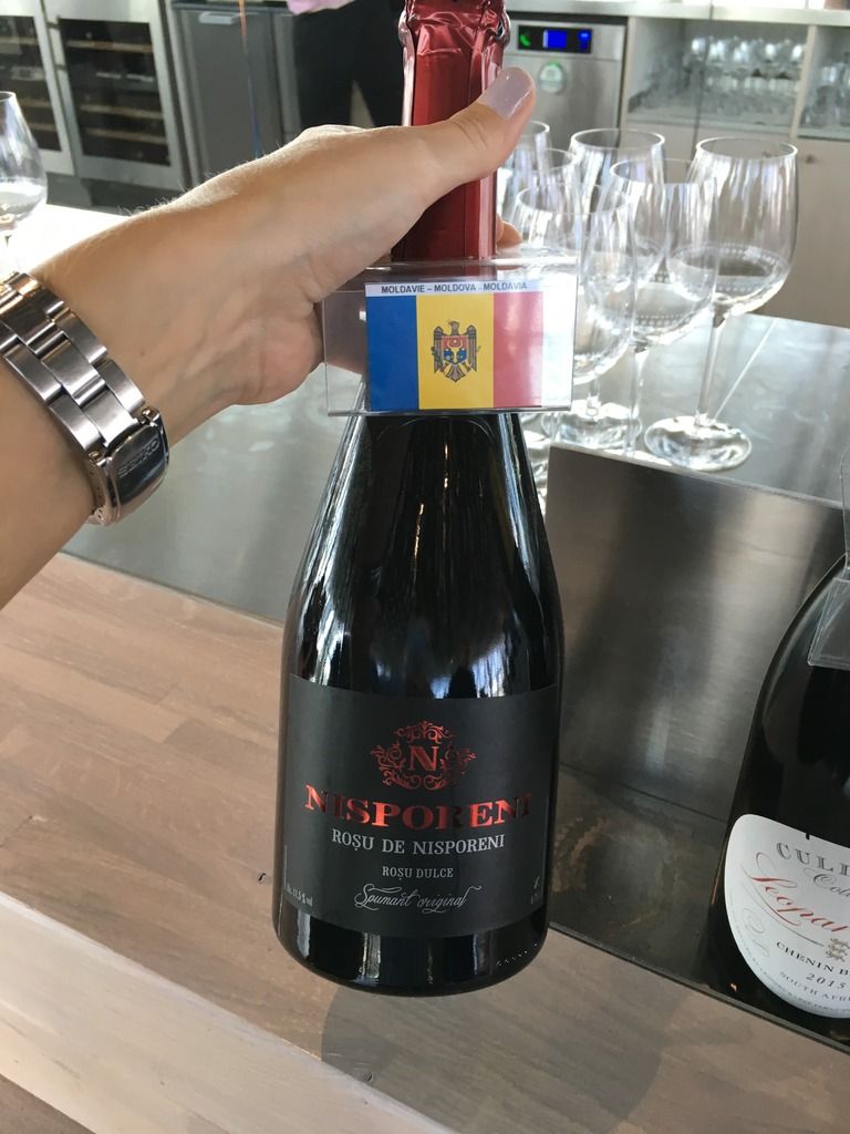 Moldavische rode mousserende wijn